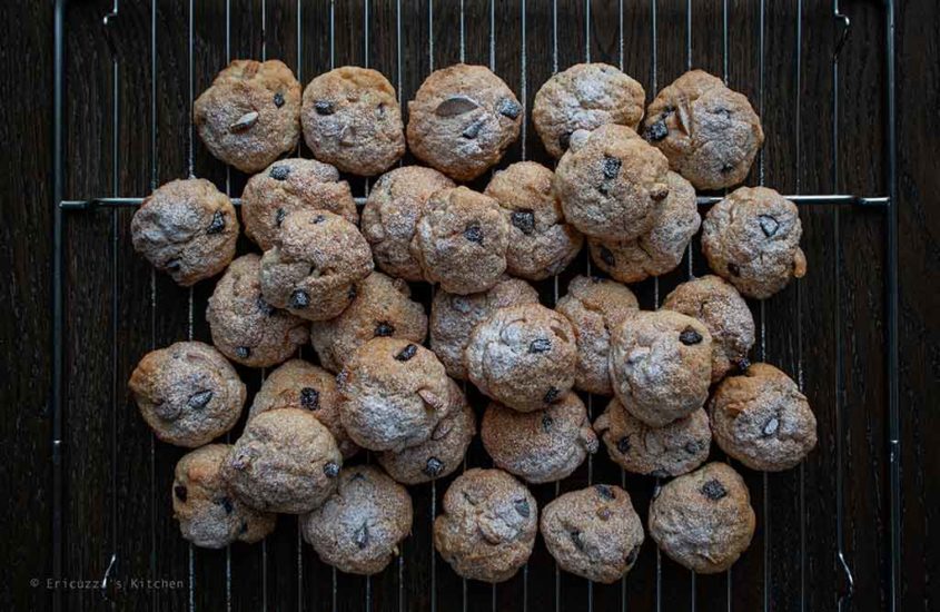 PROSECCO COOKIES WITH CHOCOLATE CHIPS AND CASHEW NUTS